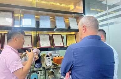 производитель роботов-уборщиков